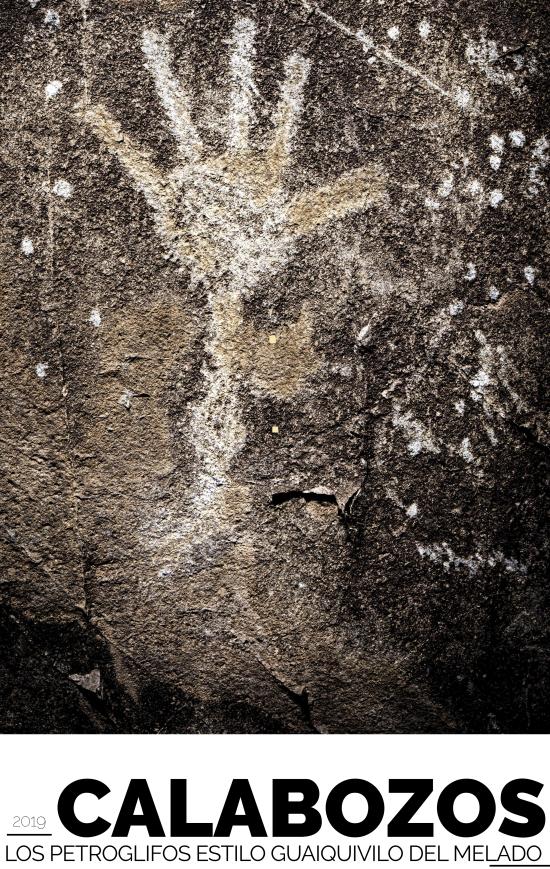 Imagen de mano esculpida en roca