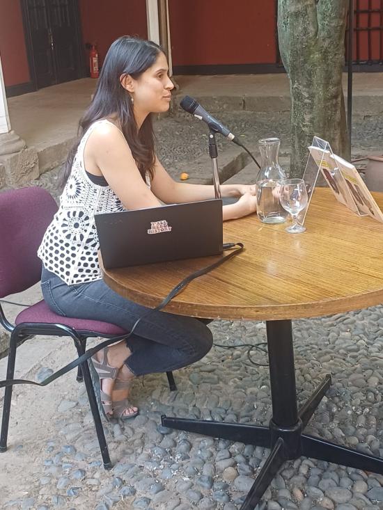 Maité Pizarro durante la charla sobre Catalina de Erauso, la monja alférez